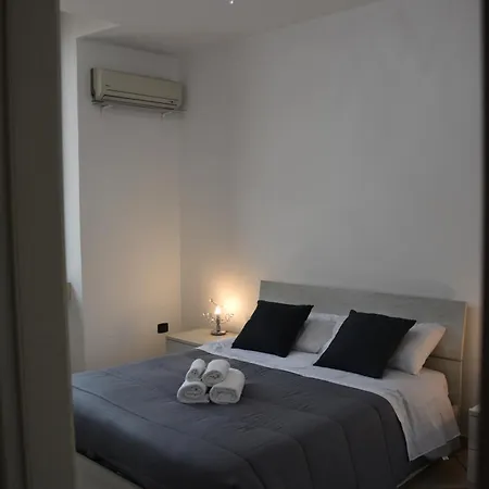 House Apartment *